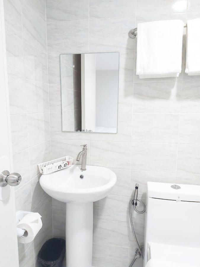 Hotel Airobedz Mckinley - Near Sm Aura Manila